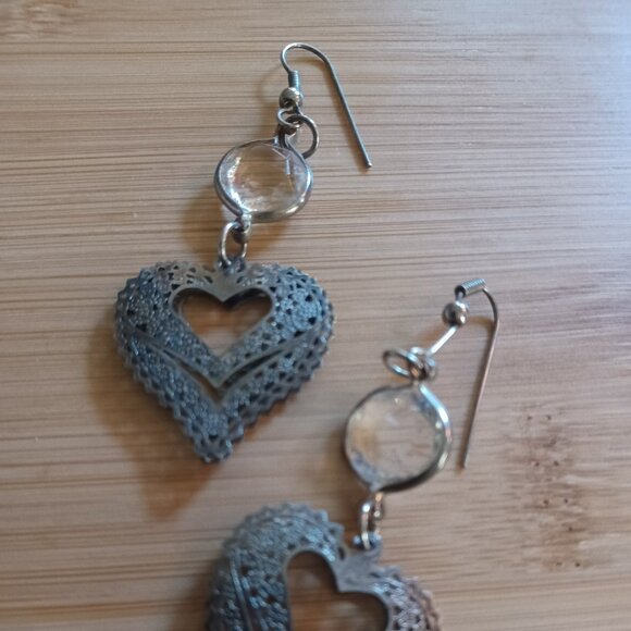 Heart shaped pierced earring - Picture 2 of 2